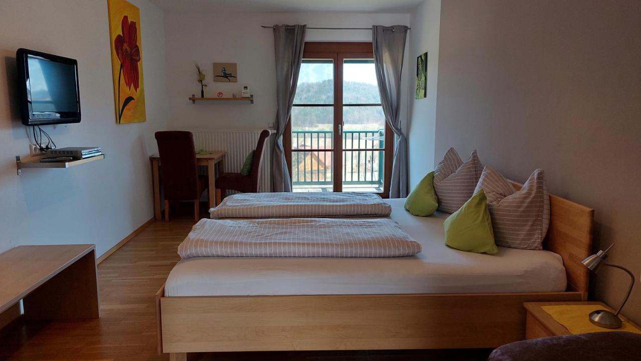 Gaestehaus - Camping- Weinhof Radl Klöch Kültér fotó